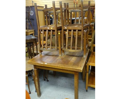 GOOD MID-CENTURY LIGHT OAK EXTENDING DINING TABLE together with four matching splat back chairs