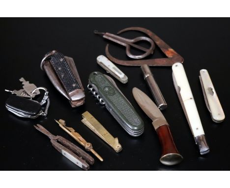 Mixed Lot, Comprising Pen Knifes, Compass, Etc 