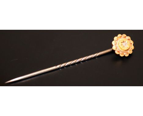 15ct Gold Stick pin With Diamond Chip Centre 