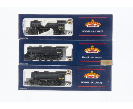Bachmann OO Gauge Steam Locomotives and Tenders, three boxed examples 32-252 BR Austerity 90445 and K3 Class 32-277 61949, LN