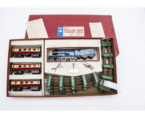 Chad Valley 0 Gauge De Luxe Passenger Clockwork Train Set, comprising BR blue 4-4-0 10138 Locomotive and Tender, three short 