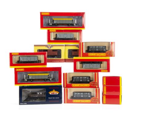 OO Gauge Goods Wagons, various boxed examples, Oxford Rail OR76CAT001B BR Cattle Wagon (2), Bachmann 33-827B SR Queen Mary Br