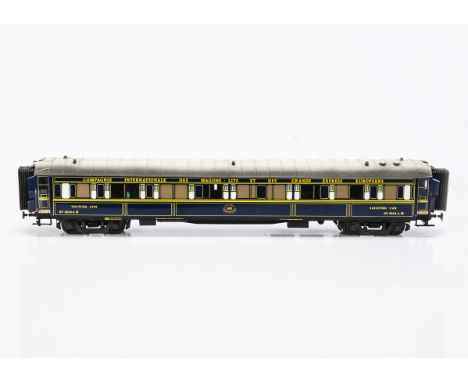 A Finescale Gauge 1 CIWL (Wagons-Lits) Sleeping Car by J&amp;M Models,  in lithographed CIWL yellow-lined blue livery with gr
