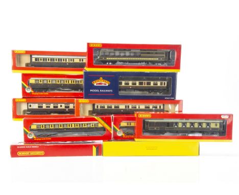 Hornby 00 Gauge R4437 Pullman Observation car and other Pullman and GWR Coaches, R4425 Pullman Car No 55 Third Class with lig