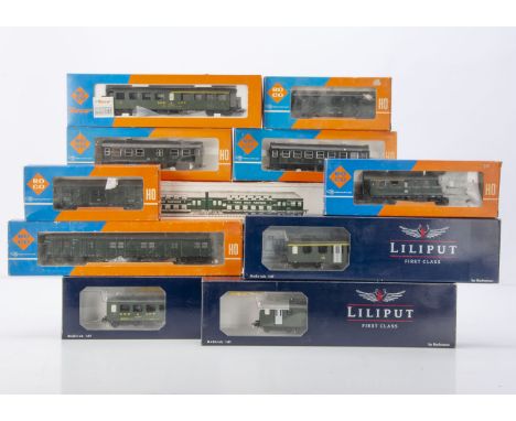 HO Gauge Continental Coaching Stock,  a boxed/cased collection Piko Schicht Polish four car coach set in two boxes 4261102/42