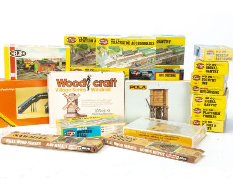 00/H0 Layout Buildings and Accessories, a boxed collection - plastic kits, Airfix 3625 Platform Figures, 3602 Kiosks and Step