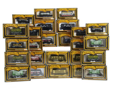 Mainline OO Gauge Goods Wagons,  a boxed collection of mainly private owner wagons comprises, 937364 Pickfords Conflat (3), 9