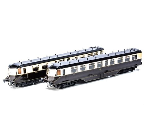 with twin motors to power bogie, rechargeable battery packs and 'Spectrum' r/c receiver, finished in GWR Brown/Cream with 'sh