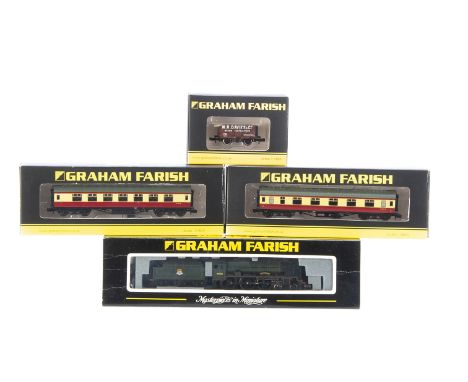 Graham Farish N Gauge Steam Locomotive and Rolling Stock, a boxed/cased group comprises 372-576 Royal Scot 46106 Gordon Highl