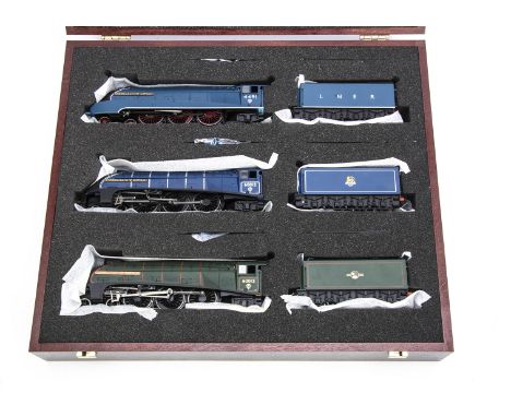 Bachmann OO Gauge Commonwealth of Australia Cased Limited Edition Set,  a set of three A4 streamline locomotives with tenders