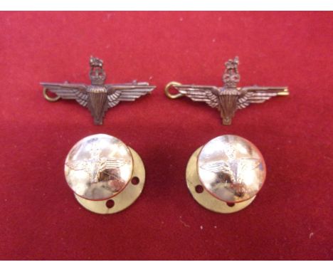 British Paratrooper Regiment Officers Collar Badges and Epaulette buttons (Bronze collar badges, stay-bright buttons with scr