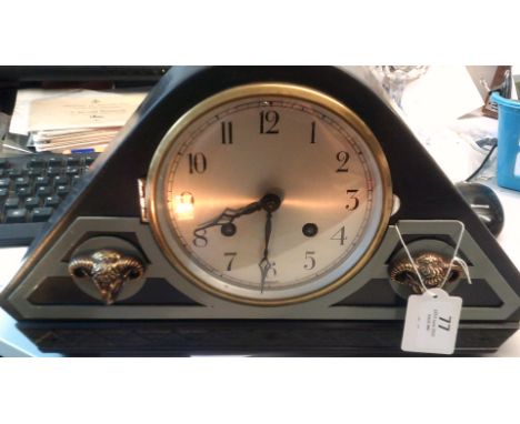 Mantel Clock - 20th century base wood mantel clock, running order, with key