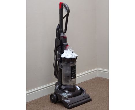 Dyson DC33 vacuum cleaner (This item is PAT tested - 5 day warranty from date of sale)   Condition Report   Click here for fu