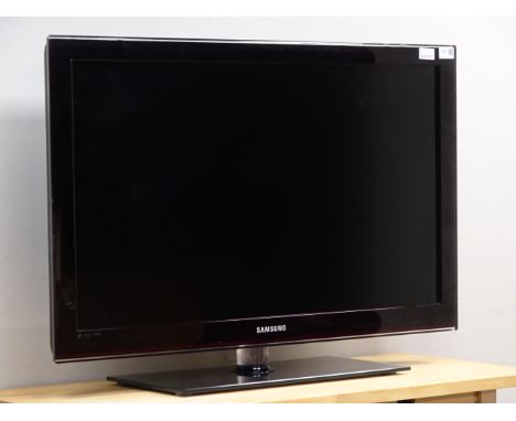 Samsung LE37C580 37'' television with remote (This item is PAT tested - 5 day warranty from date of sale)   Condition Report 