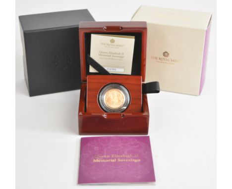 Royal Mint cased limited edition (10081/17,500) proof 2022 Elizabeth II memorial gold full sovereign, with Royal Mint certifi