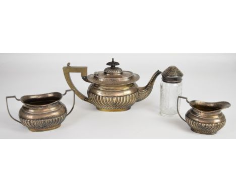 Edward VII hallmarked silver three piece bachelor's tea set with reeded lower body, Birmingham 1904, maker&nbsp;Fattorini &am