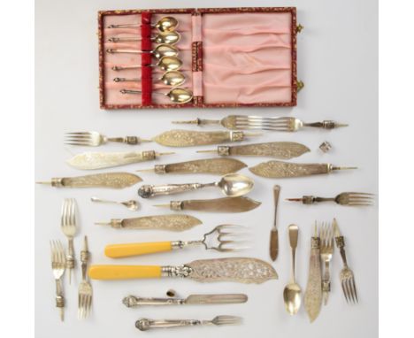 Hallmarked silver cutlery to include cased of set of six teaspoons, fish servers with ivorine handles and a quantity of fish 