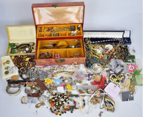 A collection of jewellery including a Sphinx brooch, silver locket, silver chain, Napier necklace, Zenith watch, pair of 9ct 