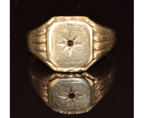 A 9ct gold signet ring (missing stone), 4.3g, size Q