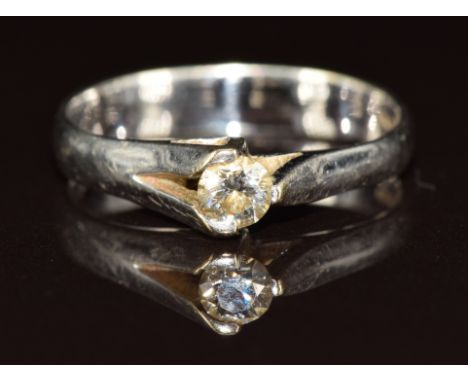 An 18ct gold ring set with a diamond of approximately 0.2ct, 3.4g, size P