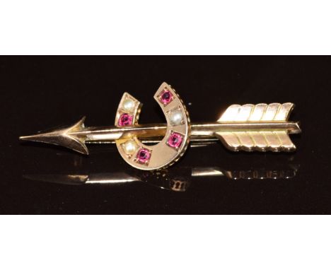 Edwardian 9ct gold brooch in the form of a horseshoe and arrow set with split pearls and pink paste, 3.5g, 4.8cm