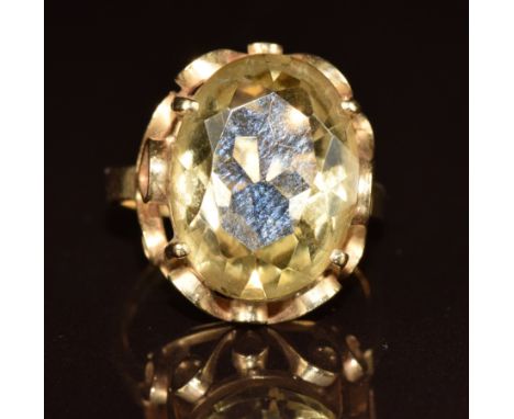 A 14k gold ring set with quartz, 5.5g, size K
