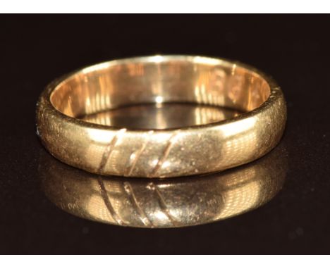 A 14k gold wedding band / ring, 3.3g, size K