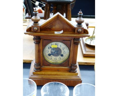 WOODEN MANTLE CLOCK 14.25" X 9.75" X 6"