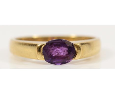 A 9ct gold amethyst solitaire ring, L, 2.5g