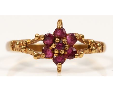A 9ct gold ruby floral ring, N, 1.2g