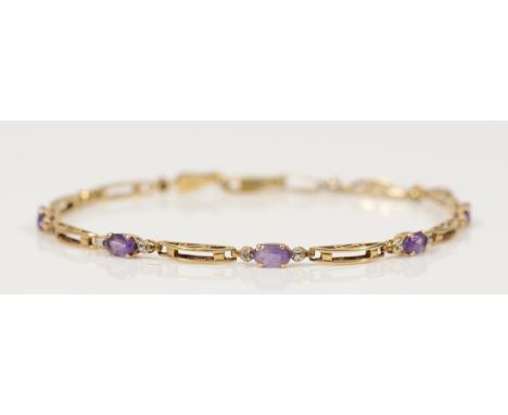 A 9ct gold amethyst bracelet, 17.5cm, 3g