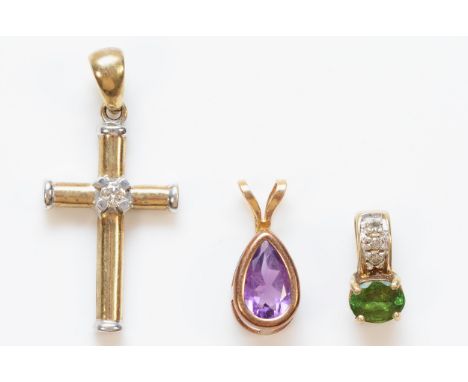 Three 9ct gold pendants, to include an emerald, amethyst and diamond examples, 2.5g