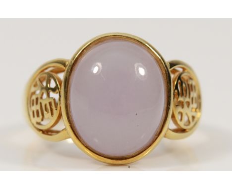 A 14K gold cabochon cut jade dress ring, L, 3.3g