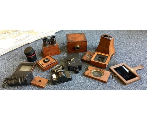 A good collection of mahogany and other vintage cameras etc. PROVENANCE: NOEL CHANAN. Est. £50 - £80.
