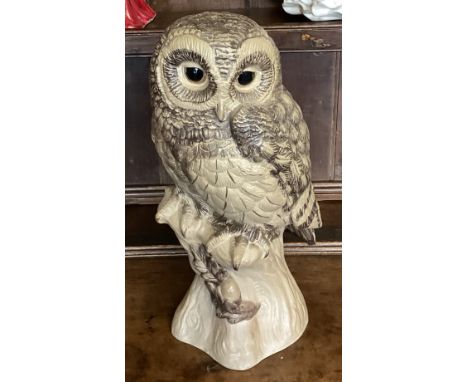 A Poole pottery figure of a barn owl. Est. £50 - £80.