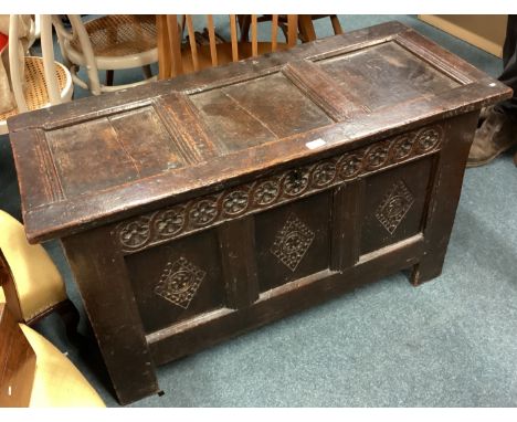 A Georgian oak hinged top three-panel coffer. Provenance: Noel Chanan. Est. £100 - £150.