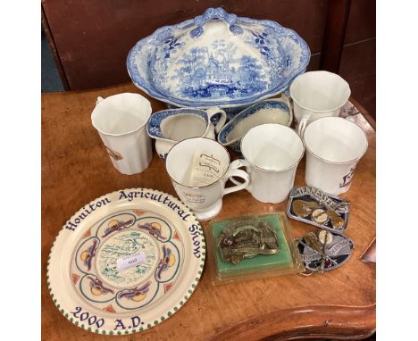 A Spode bowl and cover together with other porcelain. Est. £10 - £20.