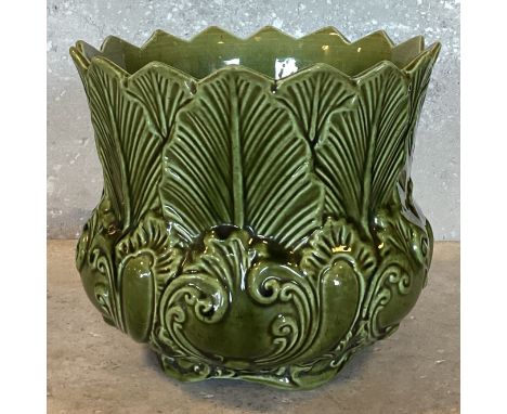 A vintage Majolica New Leaf pottery jardinière in green glaze. Approx. 16.5 cms high. PROVENANCE: NOEL CHANAN. Est. £40 - £60