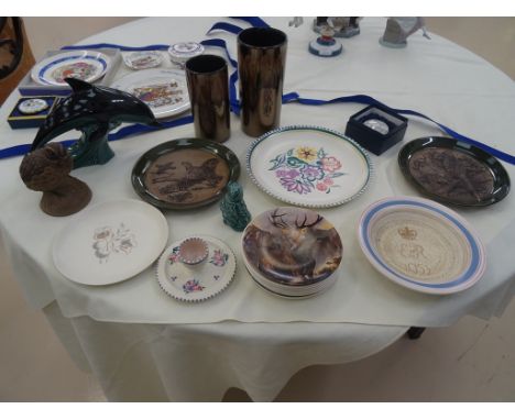 A quantity of various Poole pottery items