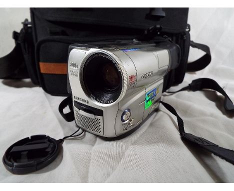 A Samsung VP-L600 8mm digital camcorder with charger, manual and carry case