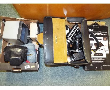 A good mixed lot of predominantly photographic equipment to include a Jashica camera, Dekko Deluxe camera, Cima 1000U lamp, a