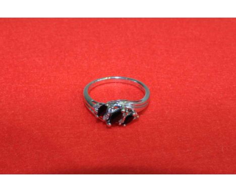 9 carat gold ring, size K