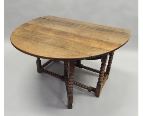 An 18thC oak oval gateleg table, on bobbin turned supports, 106cm wide.