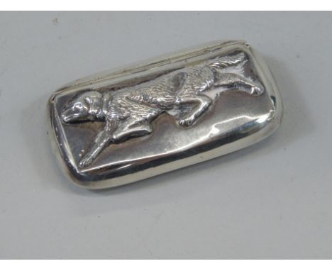 A 20thC Continental silver snuff box, the lid cast with a hand, stamped to underside 925, 6.5cm wide