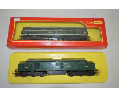 A BOXED TRI-ANG HORNBY OO GAUGE CLASS 31 LOCOMOTIVE, No.D5572, B.R. green livery (R.357), box damaged, with a part boxed Tri-