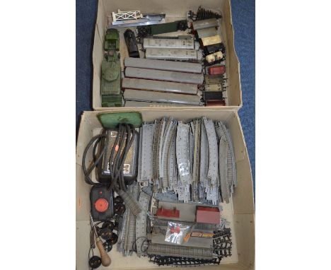 A QUANTITY OF UNBOXED AND ASSORTED OO GAUGE TRI-ANG MODEL RAILWAY ITEMS, to include Transcontinental single ended diesel and 