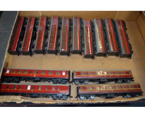 A COLLECTION OF TEN UNBOXED HORNBY DUBLO UNMARKED SUBURBAN RAILWAY CARRIAGES, together with two 4183 LMS carriages and one E8