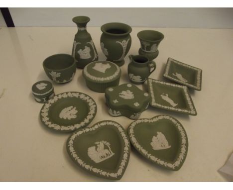 Thirteen items of green Wedgwood jasperware, trinket boxes, pin dishes etc 