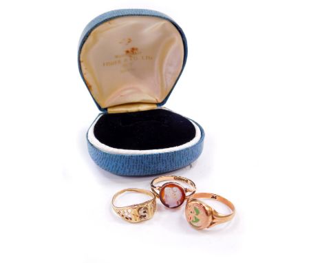 A lady's 9ct gold and enamel signet ring, size N, further signet ring bearing the letter S, size L, and a 9ct gold and agate 