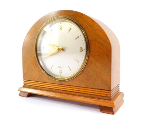 A mid 20thC Elliott walnut cased mantel clock, with clockwork movement, no 2913S, 17cm wide.